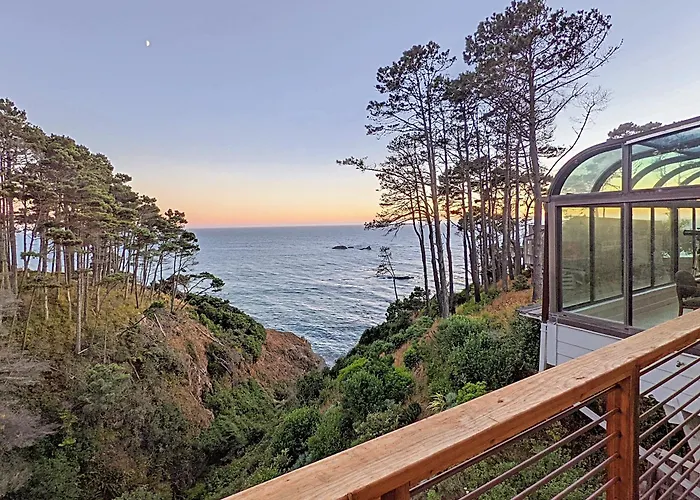Seaflower Cove: Spacious 4Bd Waterfront Retreat