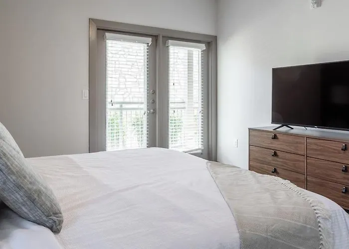 Landing Modern Apartment With Amazing Amenities