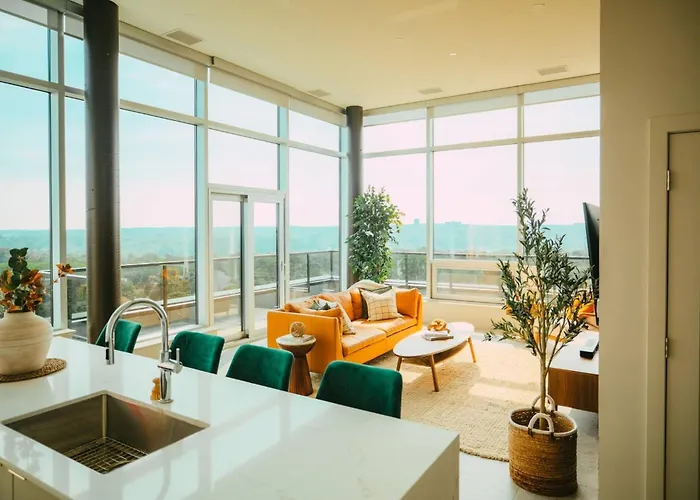 Luxury 2Br Penthouse Apt In Central Halifax