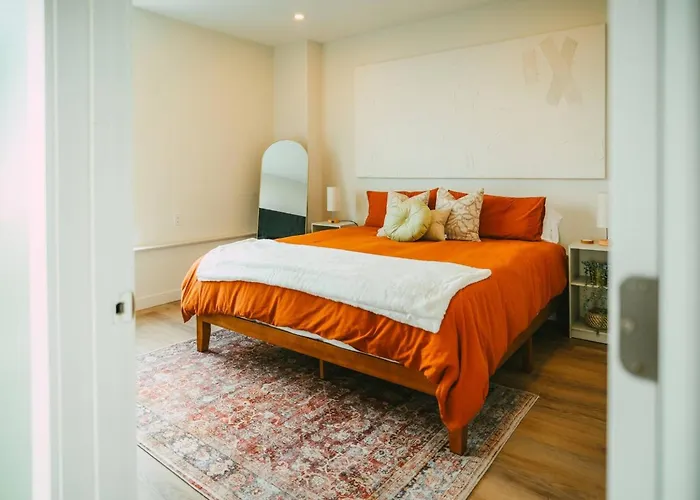 Luxury 1Br Penthouse Apt In Central Halifax