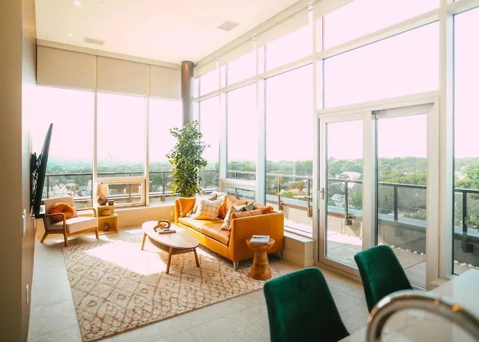 Luxury 2Br Penthouse Apt In Central Halifax