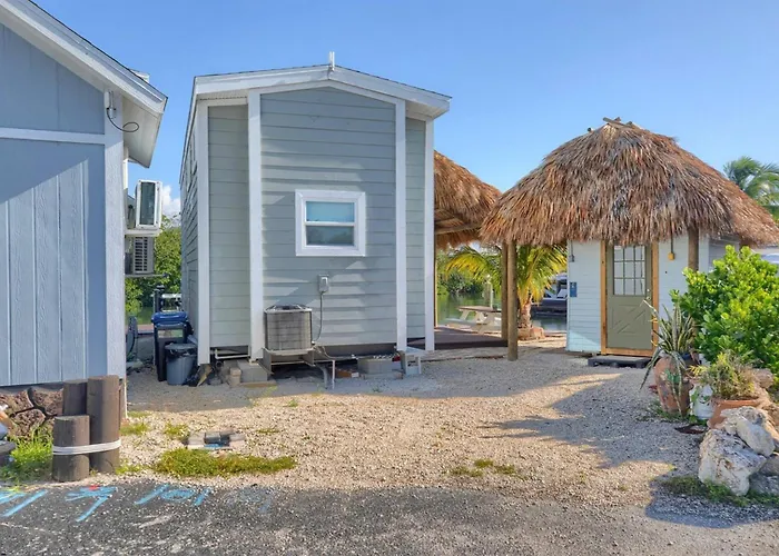 Tiny Home On Waterfront, Bay Views, Deck, Pool
