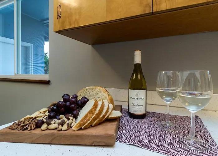 Pendleton House - Complimentary Wine Tasting
