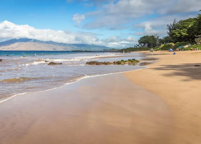 Luxury Condo At Kameole Beach T106