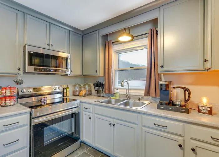 Cozy Kingsport Apartment: Walk To Cidery!