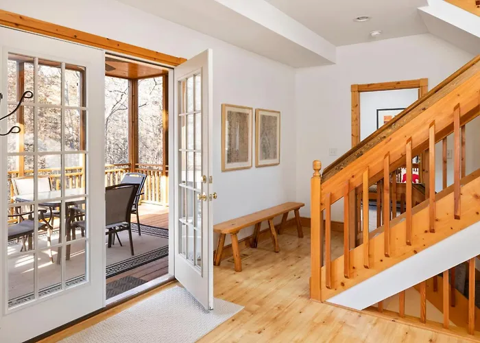 The Lodge, 'North Woods' Style, Boutique Galena Getaway!