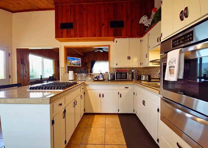 Yosemite Gateway Cottage - King Suite - Mountain Views