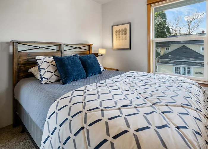 Pioneer Vacation Rentals - Pioneer Craftsman House