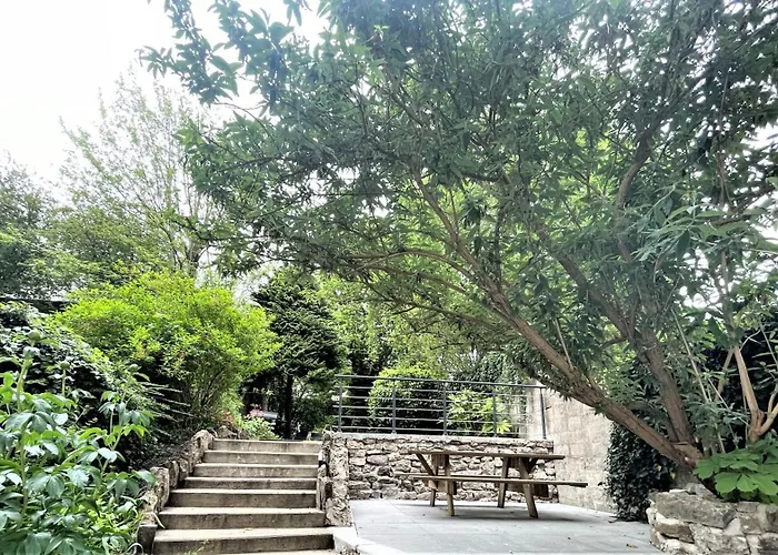 Au Jardin De La Basilique