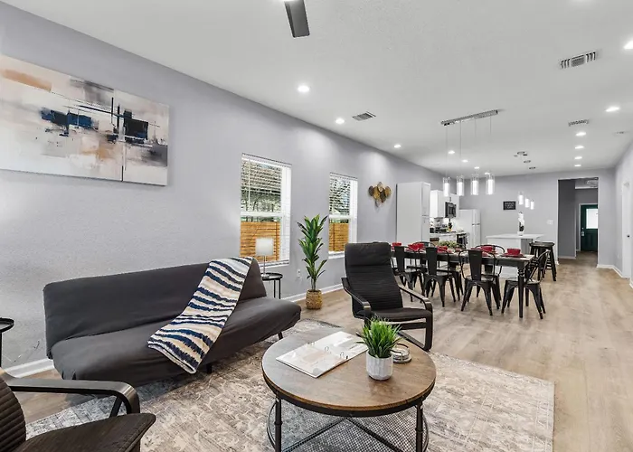 Charming Walkable 4 Br2.5 Ba Near Dtown Riverwalk