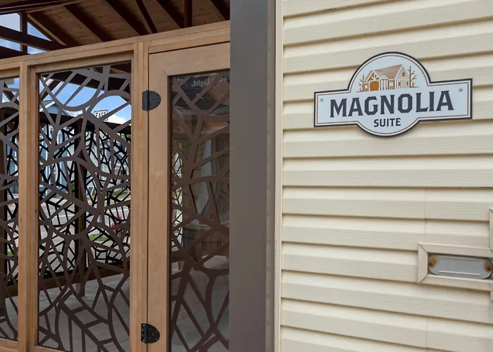 Magnolia Suite - Main Street Lodge In Berlin