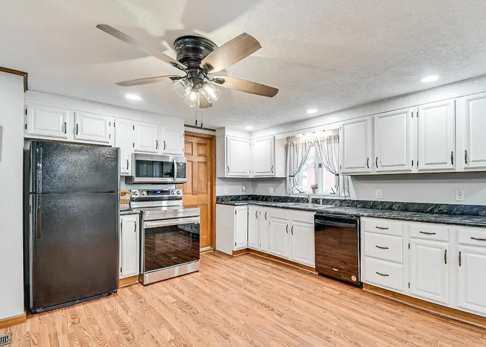 Auburn Finger Lakes Farmhouse W/ Open Views!