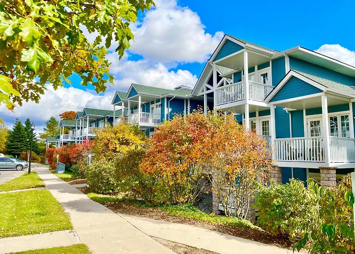 Hillside Haven: Carriage Club Resort Retreat