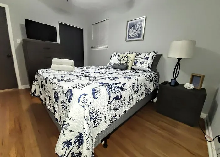3Br Home 3 Mins To Airport And 11 Mins To Beach