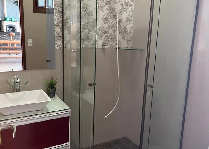 Chácara Gama em condomínio Igarata-SP - Jacuzzi com hidromassagem, piscina e sauna