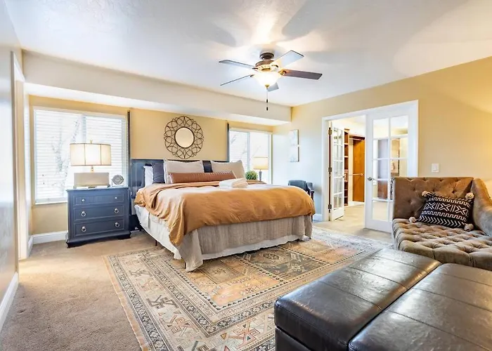 Spacious 6 Bedroom Extended Stay