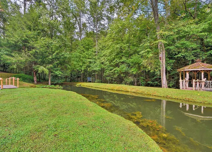 Quaint Dahlonega Cabin W/ Cavenders Creek Access!