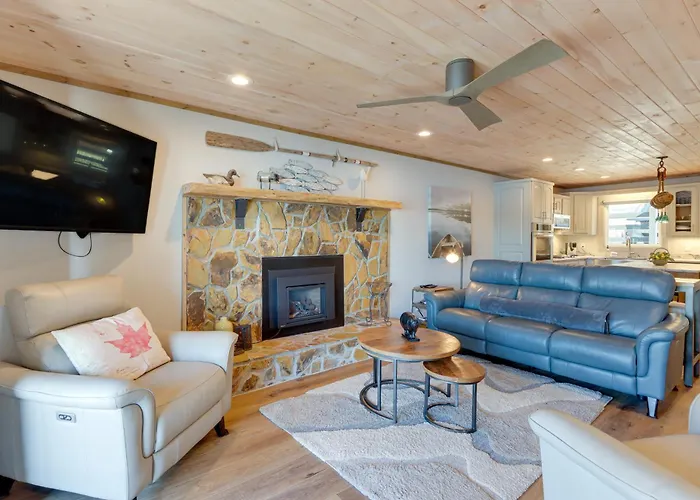 Lakefront Townhome W/ Dock: 6 Mi To Blue Ridge!