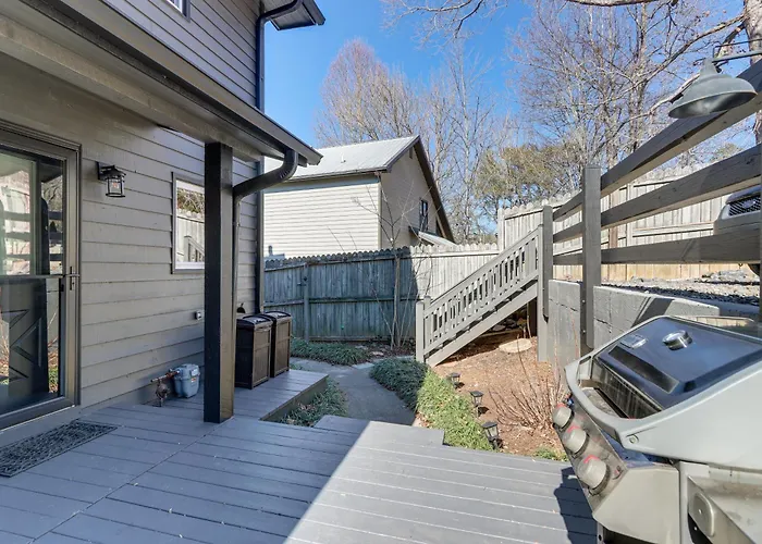 Lakefront Townhome W/ Dock: 6 Mi To Blue Ridge!