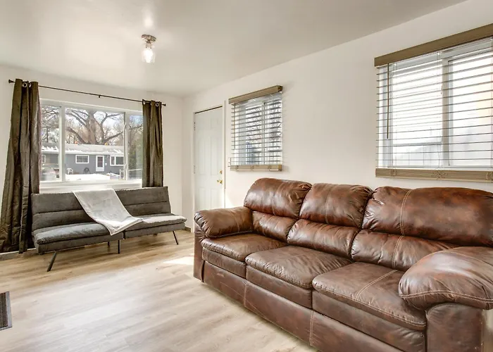 Covered Patio, Gas Grill & Yard: Sheridan Home!
