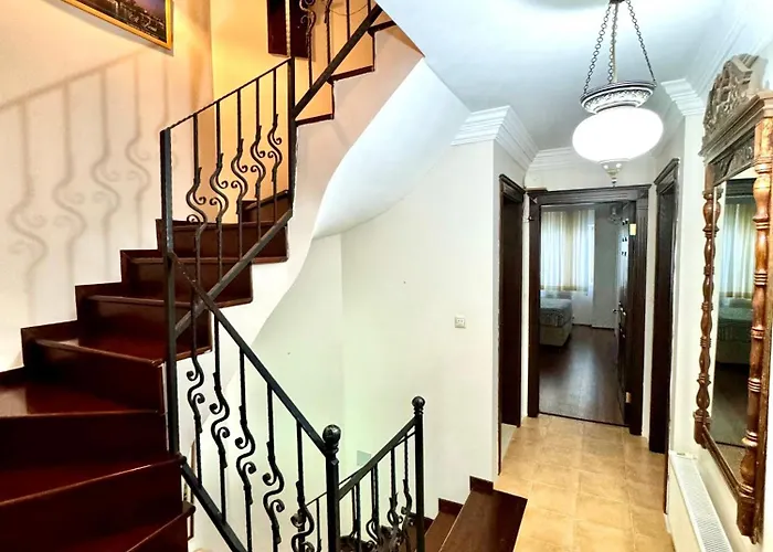 Marmaris'Te Oezel Havuzlu Doga Manzarali Villa