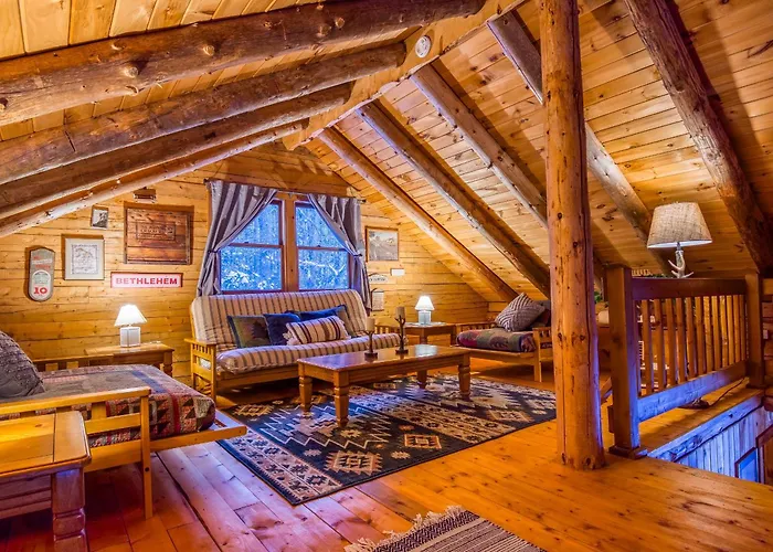Family-Focused & Pet-Friendly Log Cabin With 4Br 2Ba Sleeps 10