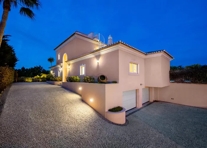 Extraordinary Villa On An Elevated Position In Quinta Do Lago