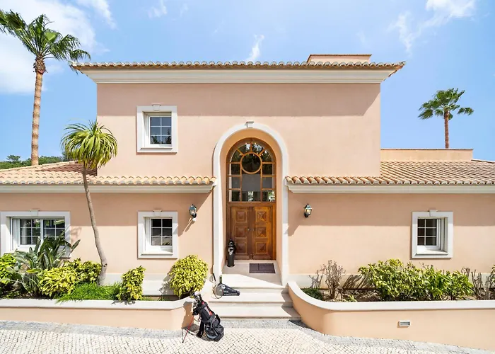 Extraordinary Villa On An Elevated Position In Quinta Do Lago
