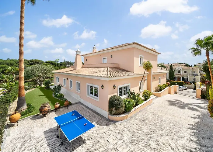 Extraordinary Villa On An Elevated Position In Quinta Do Lago