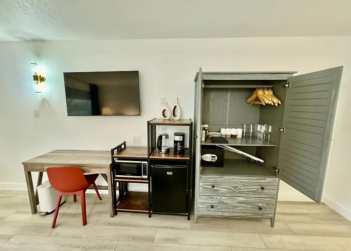 2 Beds With Pool, Parking, Wi-Fi & Smart Tv