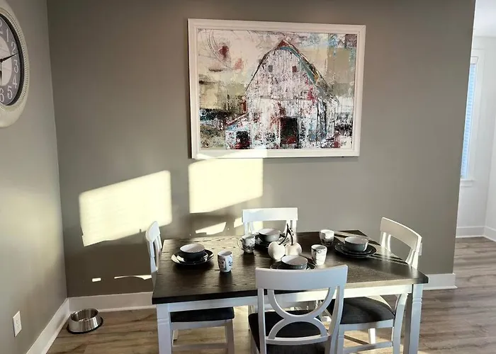 Enjoy The Saddle House With Your Furry Friends!