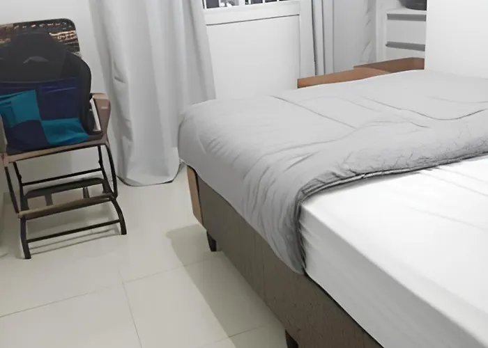 Apartamento Centralizado A Poucas Quadras Do Mar.