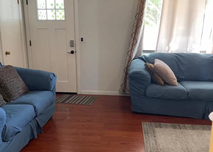 Cozy Home With Sparkling Pool/Pet Friendly