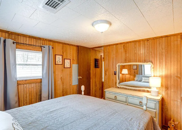 Heber Springs Cabin W/ Deck: 3 Mi To Sugarloaf Mtn