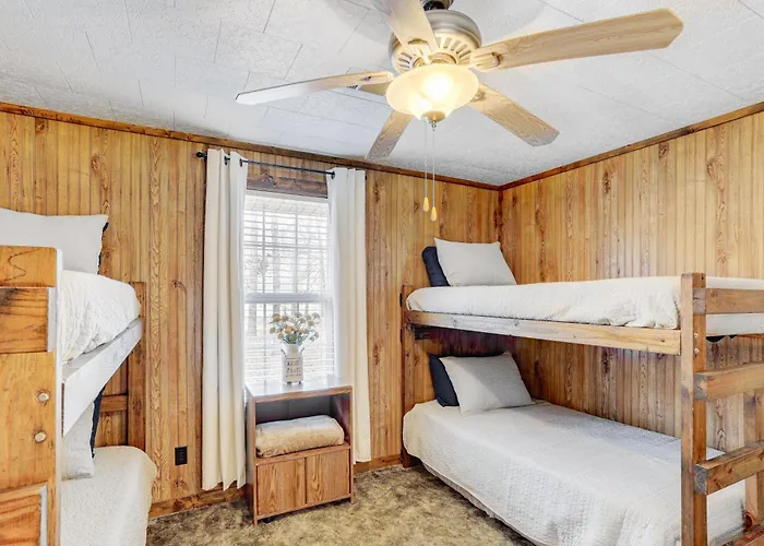 Heber Springs Cabin W/ Deck: 3 Mi To Sugarloaf Mtn