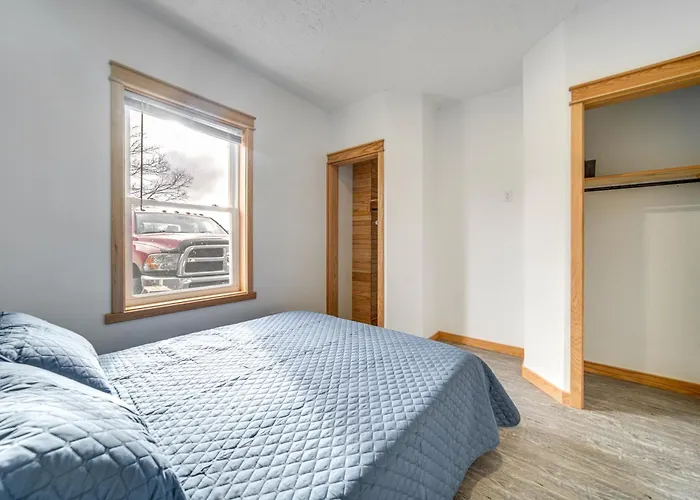4 Mi To Lake Erie: Condo In Golf Community