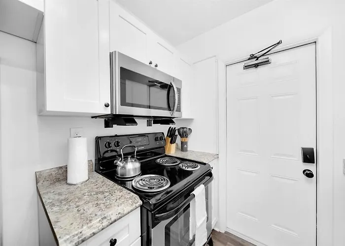 Stylish - Water View Condo - Palm Wave Says