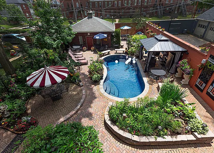 Mike & Allen'S Place On The Park_2