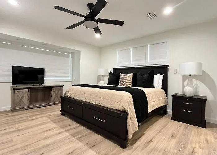 Love Shack In Foley/ Hot Tub / Modern Cozy