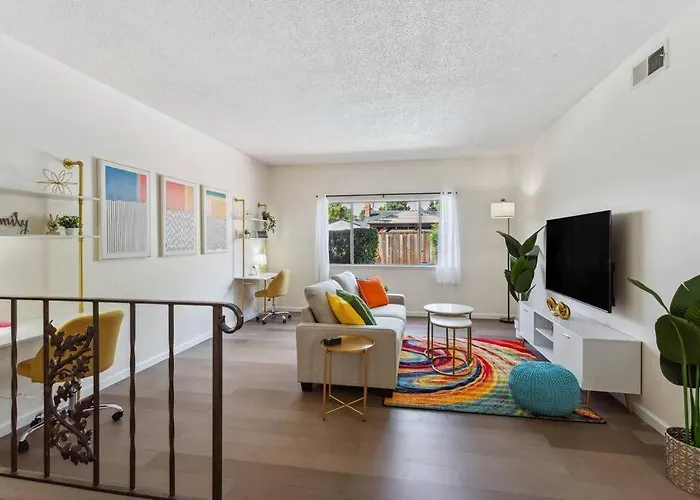 Westwood Spacious Stunning Retreat