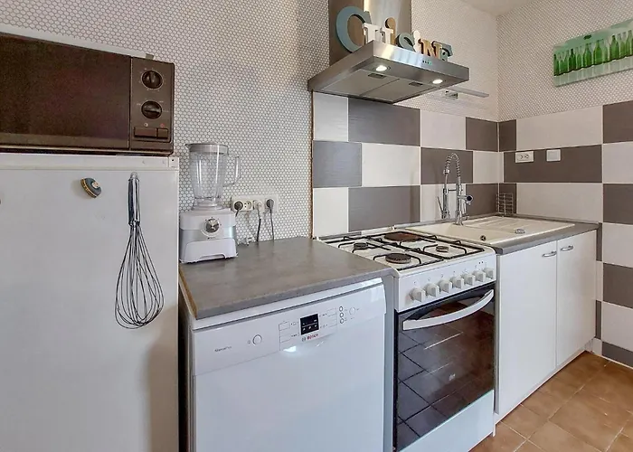 3 Bedroom Cozy Home In Royan