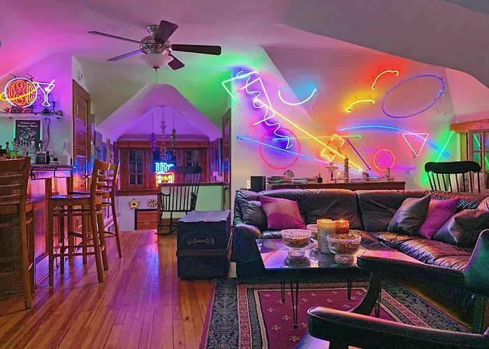 Mike & Allen'S Place On The Park_3