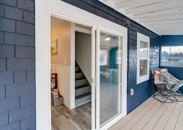 'Blackberry Cottage' W/ Yard Near Westport & Beach