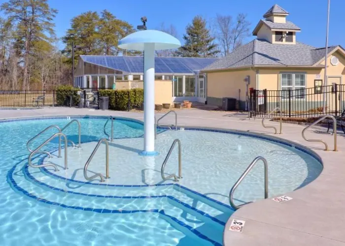Luxury Condo, Sleeps 6, 3.2 Miles To Dollywood