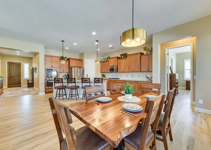 Home W/ Hot Tub & Outdoor Space In Queen Creek!