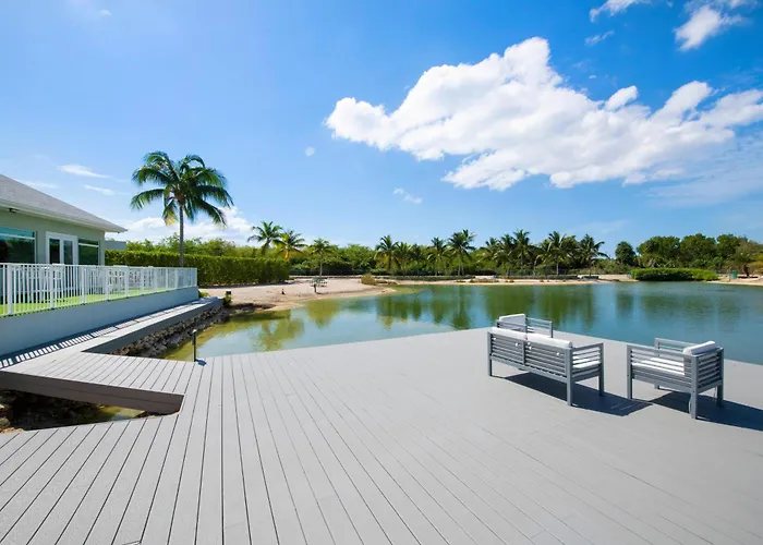 Summertime Suites #50 - 1Br West Bay Condo & Pool