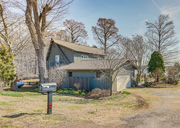 Boat Dock On Reelfoot Lake: Tiptonville Retreat