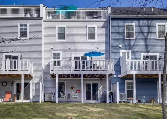 3 Mi To Ocean City Boardwalk: Townhome W/ 2 Decks