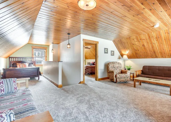 Lakefront New Hampshire Hideaway W/ Deck & Views