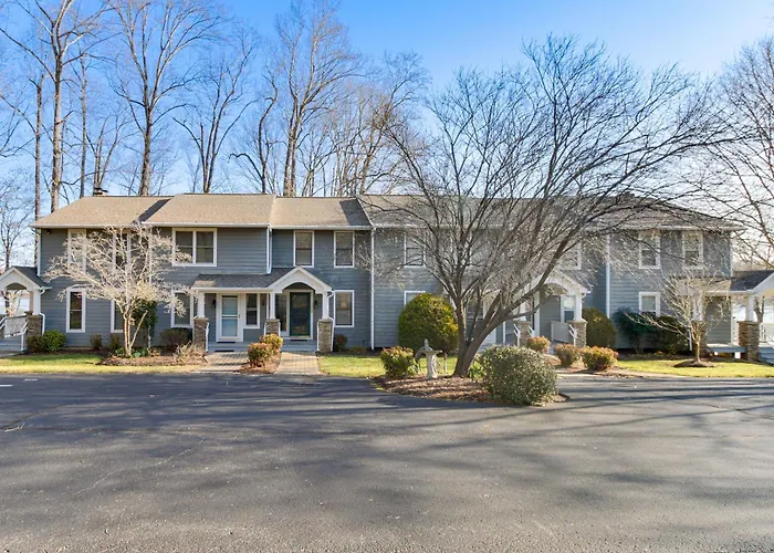 Lakefront Moneta Home W/ Community Dock!